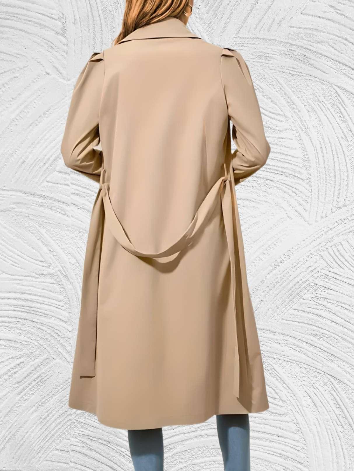 Beige lange jas met knoopsluiting en riemstrik